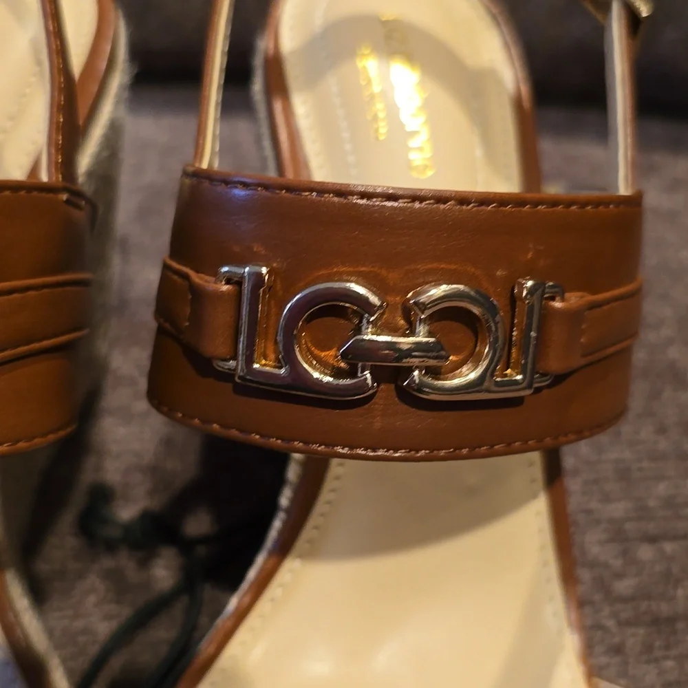 LIZ CLAIBORNE SIGNATURE WOMEN'S BROWN WEDGE SUMMER MEMORY FOAM SANDALS SIZE 7.5